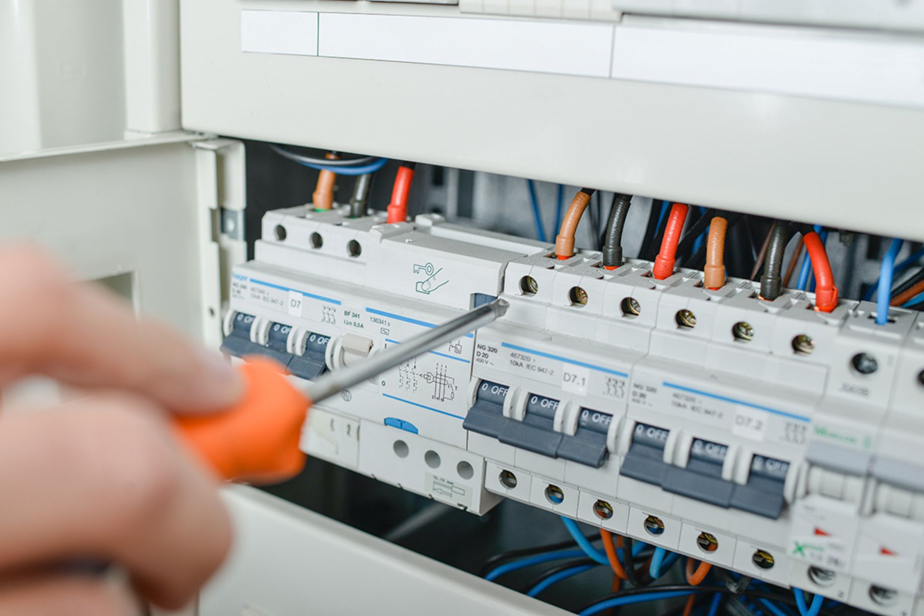 Best Professional Commercial Electricians In Bournemouth Poole Christchurch Boscombe Little down - Fuse Box Replacement Bright Electricians Bournemouth